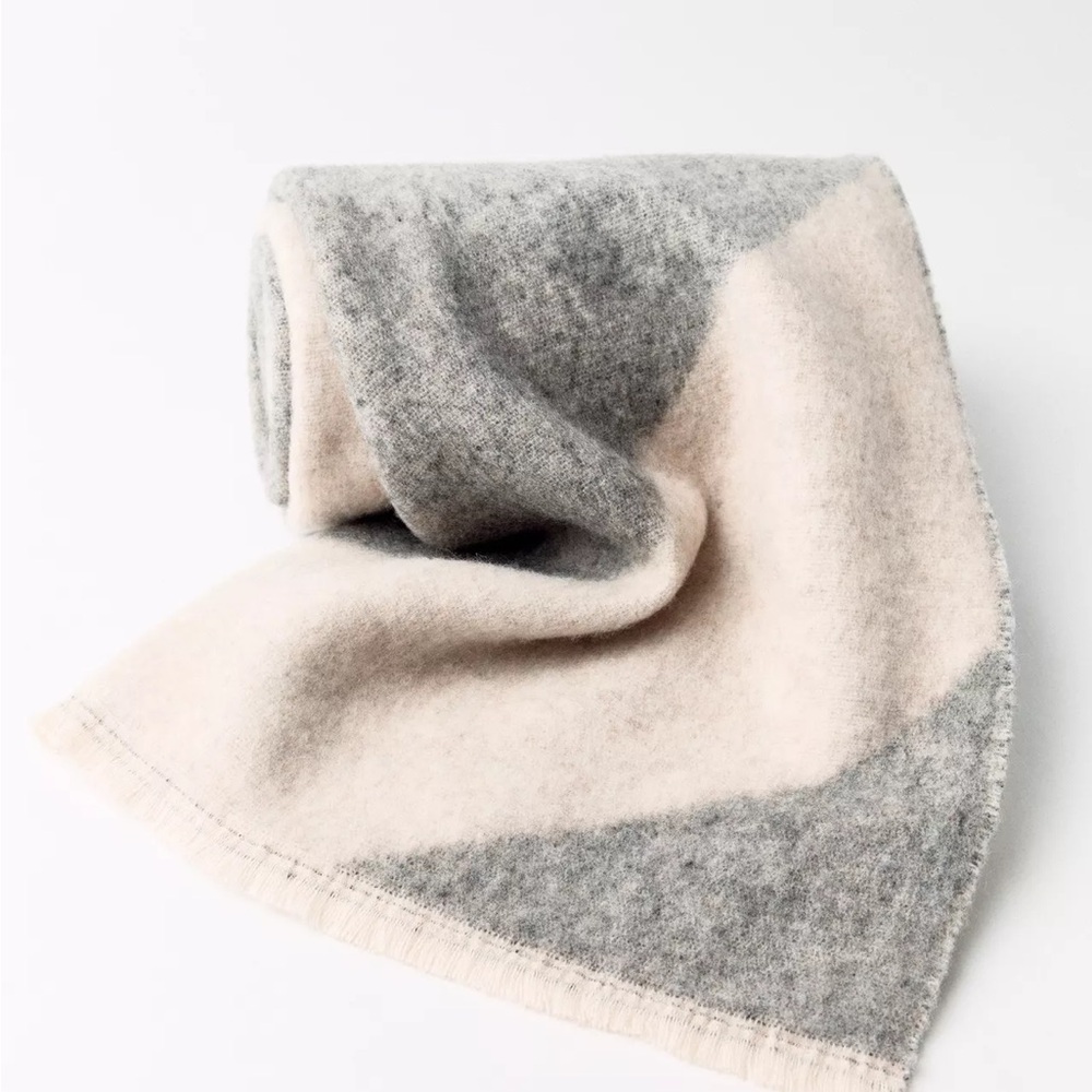Zara - WIDE JACQUARD SCARF